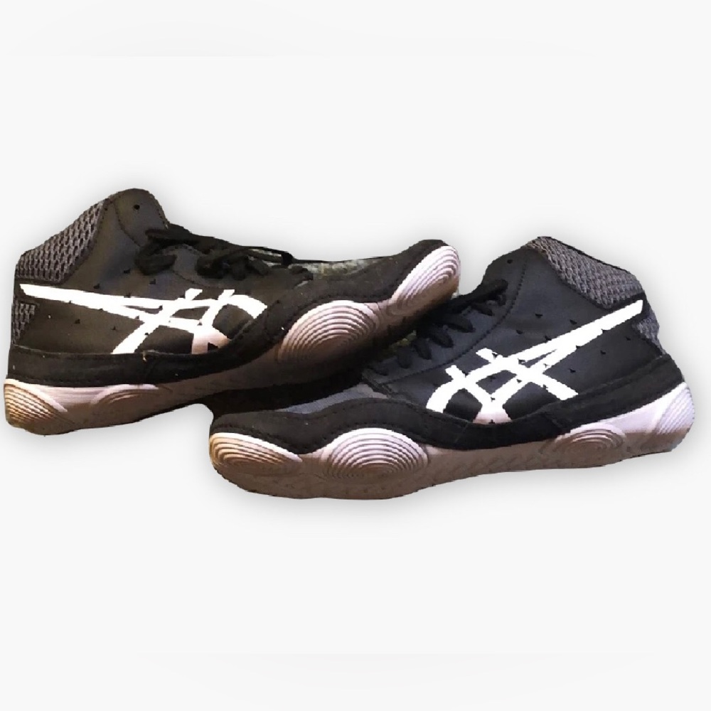 ASICS wrestling shoe snapdown
